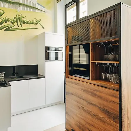 Make My Day 61, Rue Sully Apartment